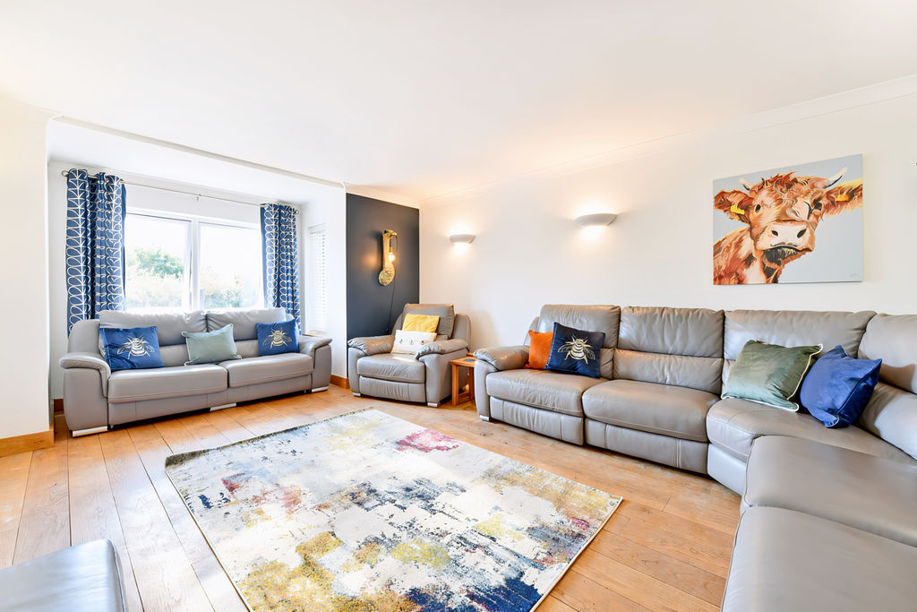 Sitting Room- click for photo gallery
